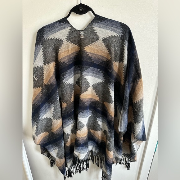 Poncho - Picture 2 of 3